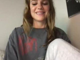 sweetcme beautiful webcam girl learns that love and submission are different things - hot anal, ohmibod and BDSM action!