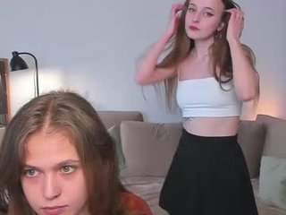 melaniemillss pretty teen cam girl wants getting spanks her tight pussy on camera