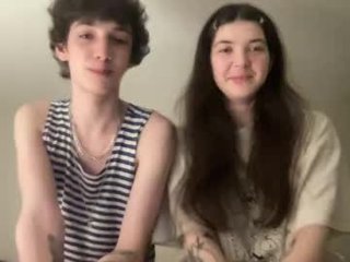 french_kissss french cam babe loves show live kiss action