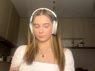 lourapimenta naked teen cam babe loves kiss, licked slits and pink clits on a sex cam