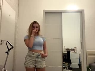 zizzlebeam teen cam babe wants to be fucked online as hard as possible