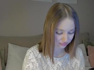 alisa_tiny cam babe gets her ass fucked hard