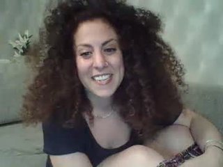 theonewiththebighair japanese cam girl shows tiny feet on camera