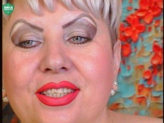 poshladyx european cam babe offers her shaved pussy for live sex experiments online