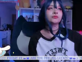 _heavenly_blue_ italian cam girl meets her friends for a fucking in the ass with ohmibod