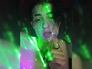 cybersiren european cam babe offers her shaved pussy for live sex experiments online