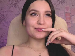annie-fleur european cam babe offers her shaved pussy for live sex experiments online
