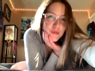 kandirapper11 amateur cam girl sex action and gets a creampie inside her