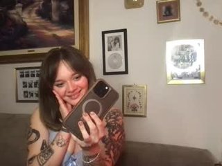 rosepuzzy69 blonde cam babe in the chatroom offers her holes for banging