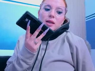 ema_04 pussy stretched wide with huge toys