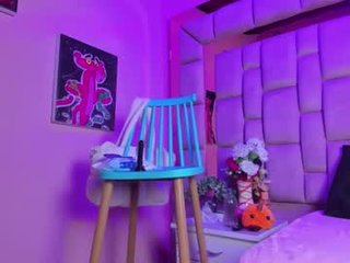 gisell_squirt pussy stretched wide with huge toys