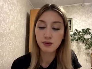 maudiesikes teen cam babe wants face fuck in private live chat