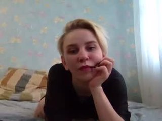 milastrong cam girl plays with ohmibod and toys alternately on XXX cam