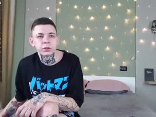 aurora_radiance tattooed cam girl loves sucking huge penis online