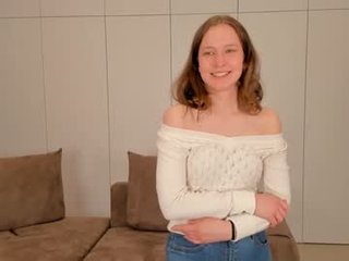 arlettegardener german cam girl rubs her ass with ohmibod
