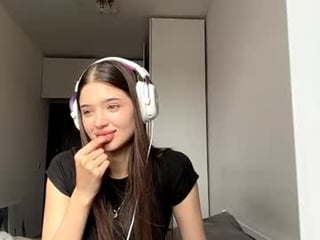 hannabuziak brunette teen cam babe plays with her tight asshole with ohmibod