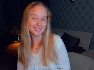 nicolavanderbie naked teen cam babe loves kiss, licked slits and pink clits on a sex cam