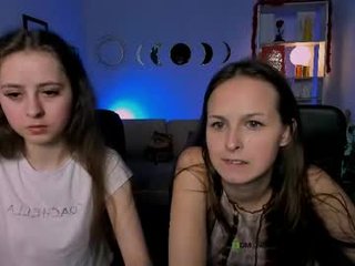ashli_bright teen cam babe spread her legs to get her holes good fucked online