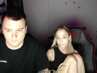 gospodin-s european cam babe offers her shaved pussy for live sex experiments online