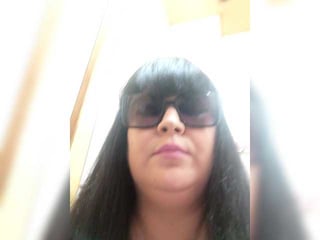 blacknight european cam babe offers her shaved pussy for live sex experiments online