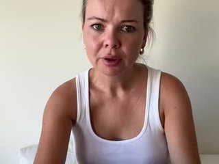 downunderblondie depraved blonde cam girl presents her pussy drilled with ohmibod