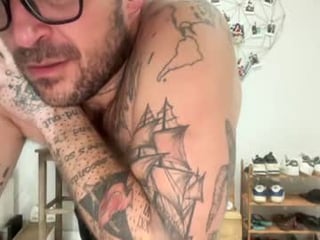 californiabrazilian cam babe gets the best ass massage with ohmibod