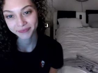 hannahbreeze teen cam babe wants to be fucked online as hard as possible