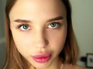 tempiebonsell cute teen cam girl loves fucked in the ass online