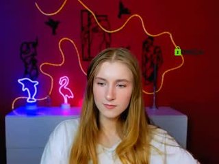 mary_skiny female domination in nudist live se show