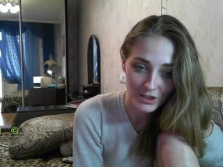 -juliaspace- blonde white cam babe wants her pussy stretched