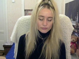 xyliganka777 european cam babe offers her shaved pussy for live sex experiments online