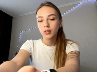 rafaelasan naked teen cam babe loves kiss, licked slits and pink clits on a sex cam