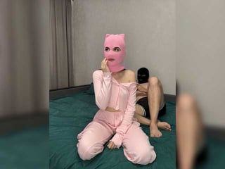 grukr european cam babe offers her shaved pussy for live sex experiments online