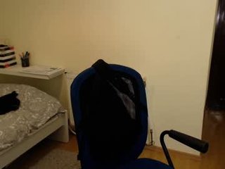 juicyydrip cam babe wants her tight holes get a proper treatment