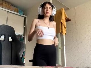 chasidychannel teen cam babe in lingerie enjoys erotic live sex online