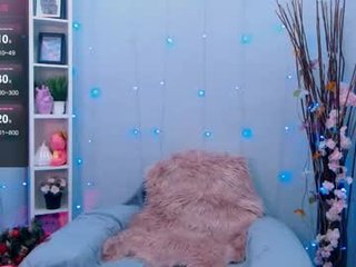 holy_girl_x slim cam babe playing with a anal ass hole