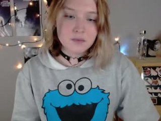 dollirosee cam babe gets her ass fucked hard