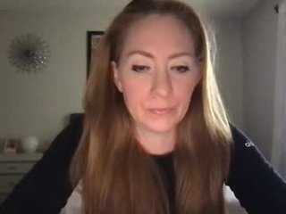 sarahgiroux86 cam babe wants her pussy fucked hard on camera