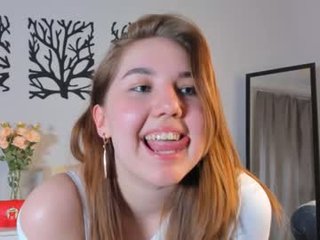 cwenehails teen cam babe wants to be fucked online as hard as possible