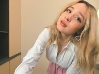 daisyheyman teen cam babe wants to be fucked online as hard as possible