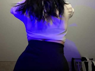krasotkaliyaa european cam babe offers her shaved pussy for live sex experiments online