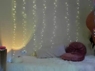 palmer_joness her hungry pussy deserves deep penetration