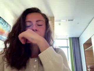 asleyfabello teen cam babe wants kiss on pussy online