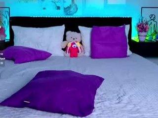 eva_meaw cam babe gets her ass stuffed with huge dildo
