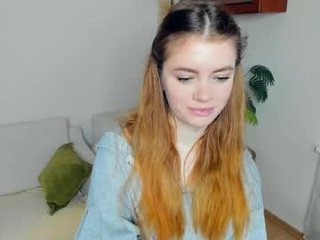 mintykisss teen cam babe wants kiss on pussy online