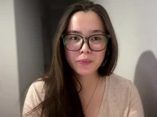 laurettasims teen couple with sensual moans filling the chatroom