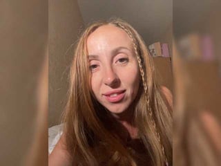 carolinaplastic european cam babe offers her shaved pussy for live sex experiments online