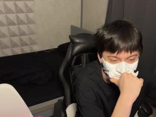 x_leon_ brunette cam girl loves her feet showing