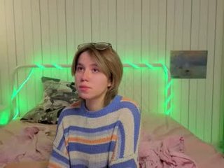 launakohan cam babe ass kissing partner