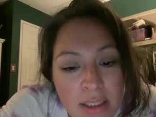 jellybeanin brunette cam girl welcomes favorite ohmibod into her ass